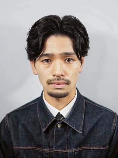 5月の湿気に負けない！大人男子のセンターパート×パーマ術