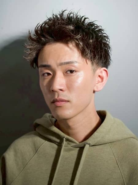 2月の男を上げる！短髪×スパイシーパーマで清潔感と色気を