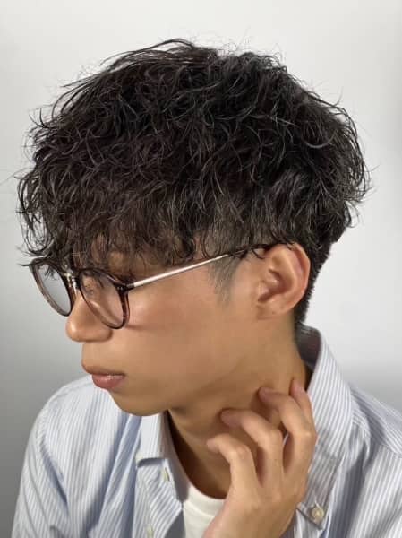 黒髪マッシュにスパイラルで差を