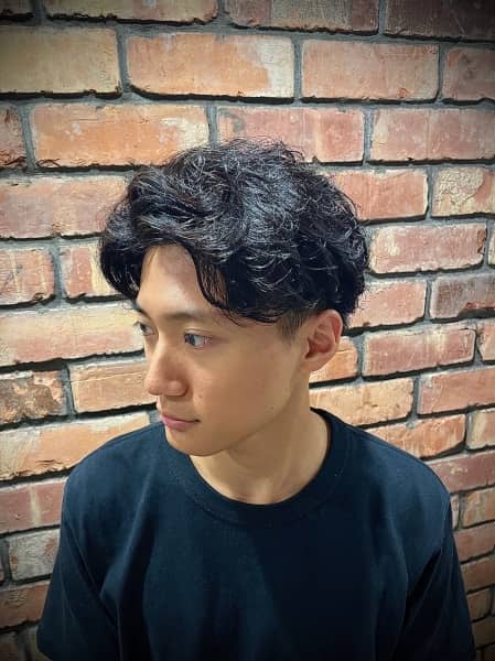 【波巻きパーマ】センターパート×ツーブロックで魅せる大人艶髪