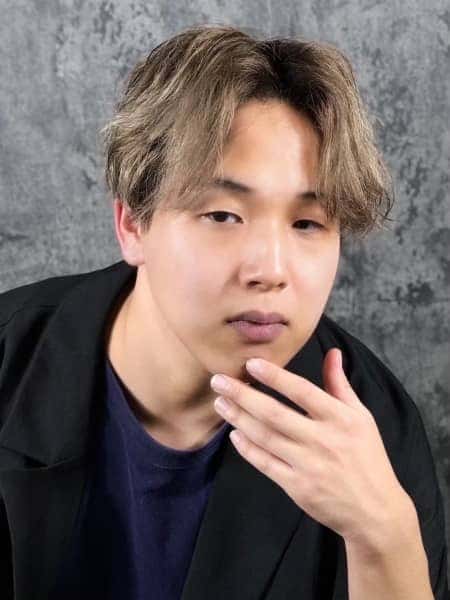 長めでも爽やかにキマる刈り上げセンターパート