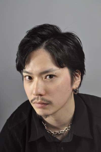 刈り上げないからこそ大人にハマるナチュラルセンターパート
