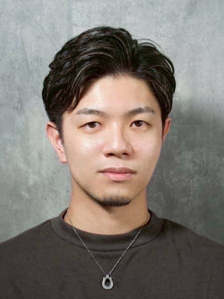 大人のかき上げバックで魅せる清潔感