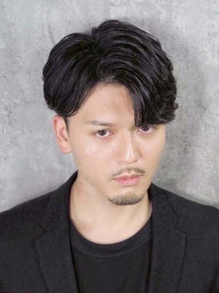 清潔感と男らしさを両立する“毛流れパーマ×ツーブロック”