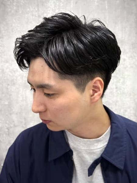 ツーブロック×毛流れパーマで信頼感アップ