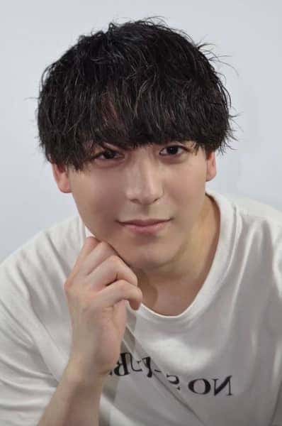 【ツーブロック × マッシュヘア × 縦落ちパーマ】何もつけなくてもキマる爽やかスタイル