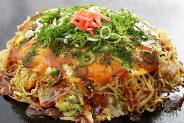 Layers of Flavor & Ultimate Comfort: The Perfect Hiroshima Day Pairing Okonomiyaki and Luxury Grooming