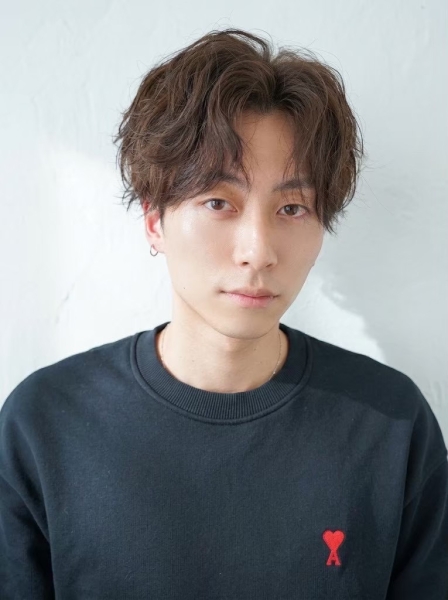 【「髪が硬いから、柔らかい質感の髪型は無理…」そう思っていませんか？】髪質を活かしたカットで印象は大きく変わります