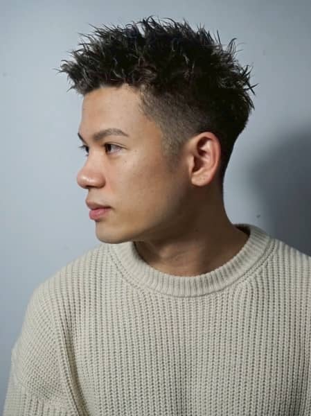 横顔がきれいな刈り上げメンズショート