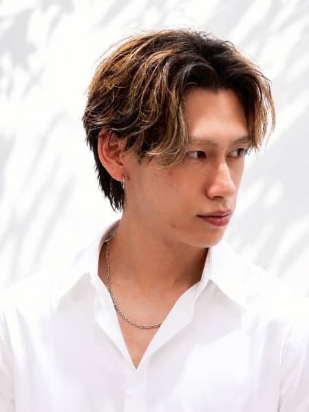 ハイライト×センターパートで魅せる色気スタイル