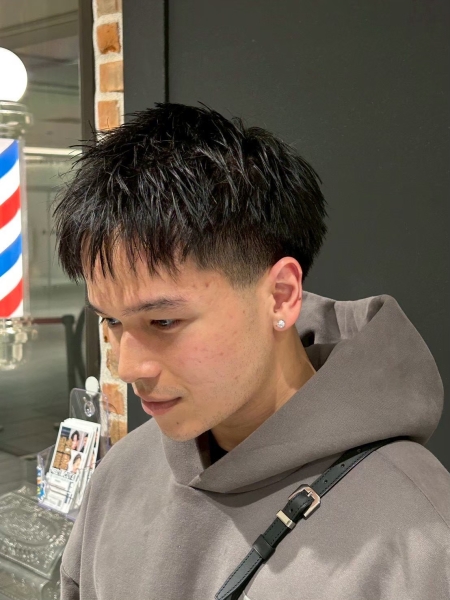 清潔感と束感を楽しむツーブロックショート