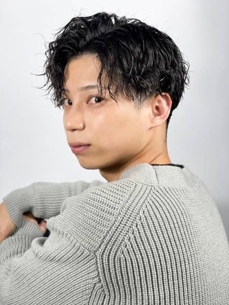 大人の余裕漂うツイストスパイラル