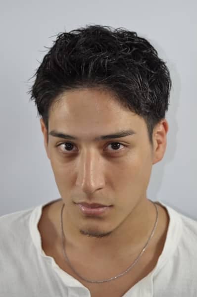直毛に悩む男性必見！自然な動きを出すパーマ術｜HIRO GINZA理容室