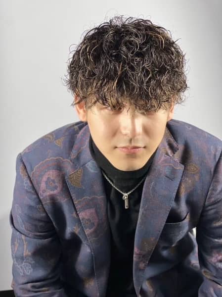 強めスパイラルパーマで男らしさUP