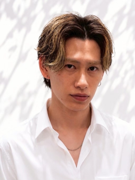 透明感と清潔感を両立する大人のメンズスタイル