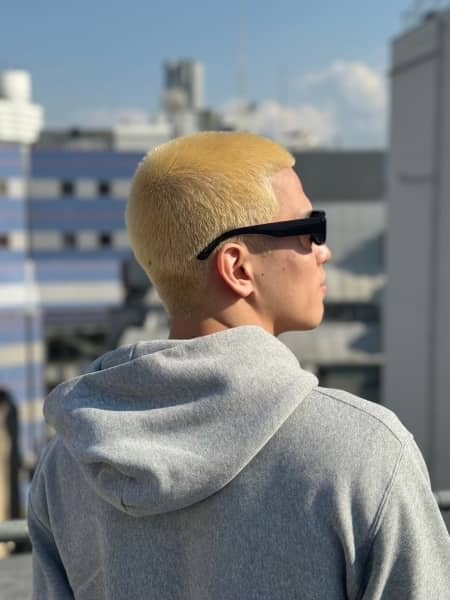 金髪ベリーショート