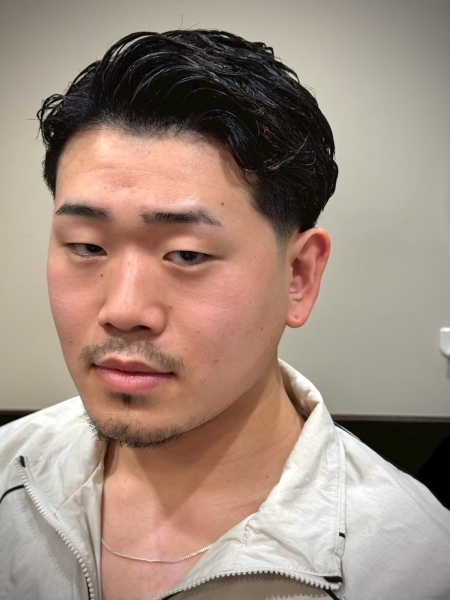 清潔感で魅せる大人の七三パーマ