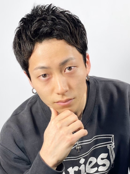 大人の色気を宿すアップバングショート