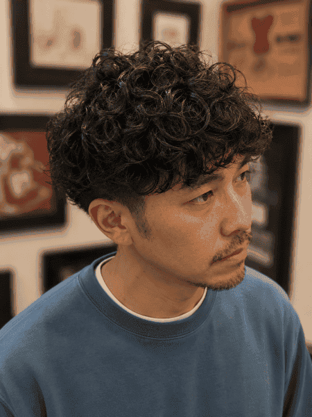 大人の色気を引き出すカーリーパーマ