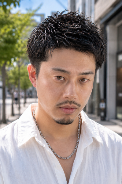 清潔感溢れる大人のアップバングショート