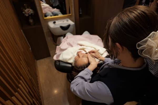 第一印象を変える眉毛ケアのすすめ