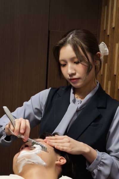 女性理容師だからこそ叶う極上シェービング