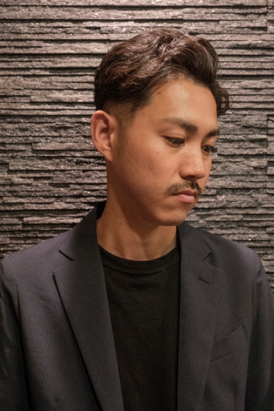 清潔感と色気を両立。大人のフェード×パーマスタイル