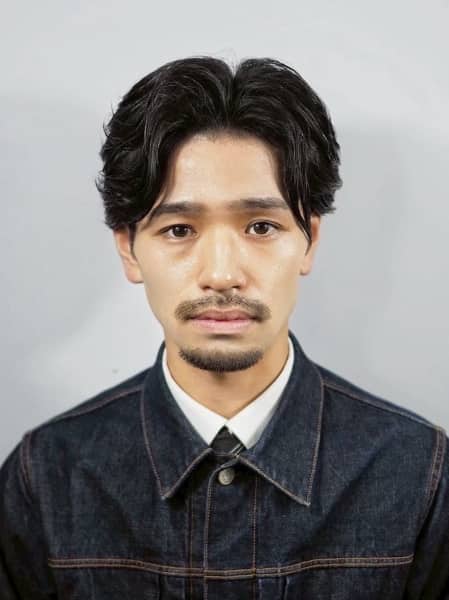 1月に映える黒髪センターパート