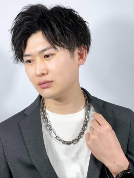 ナチュラルにキマる緩めパーマ×アップバング
