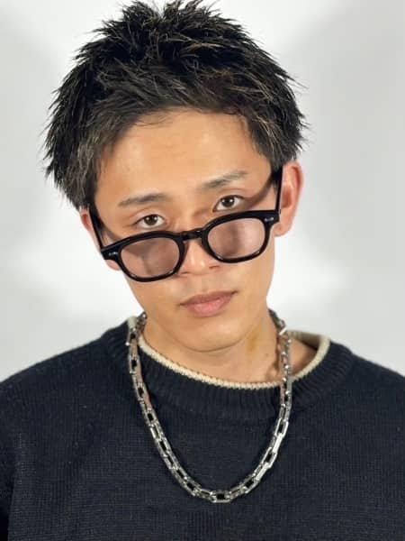 短くても洒落る。黒髪スパイキーの魅力