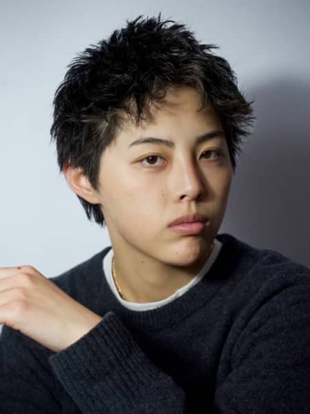 大人の余裕を感じる長めスパイキーショート