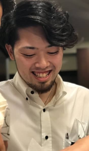 色気と清潔感を両立するミディアムスパイラル