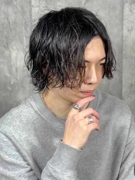 長い髪の毛に動きを！