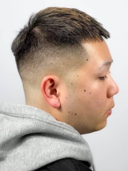 清潔感×若見え！軽フェードで大人ショート