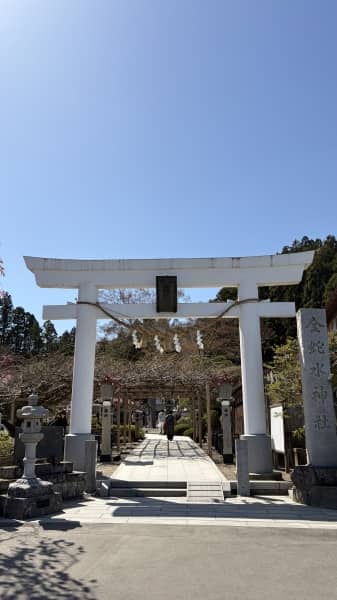 歩くパワースポットになる男in金蛇水神社