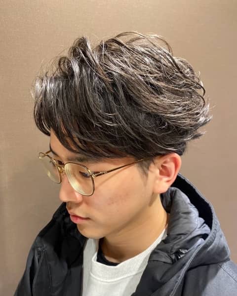 春風になびく軽めパーマ