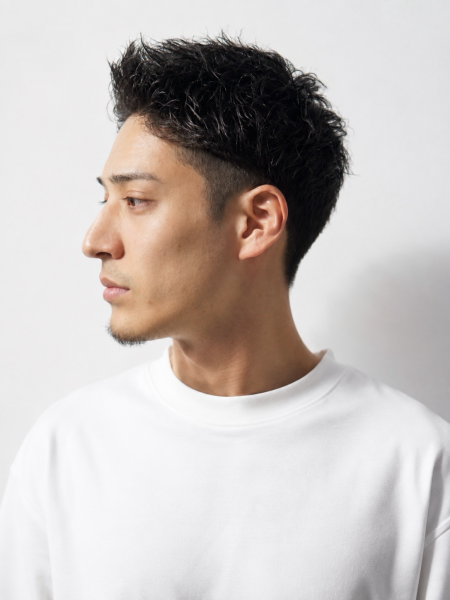 清潔感抜群のアップバングショート