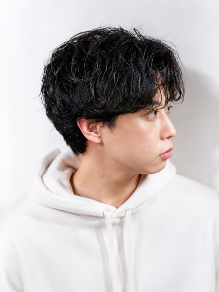 朝が楽になるセンターパートパーマ