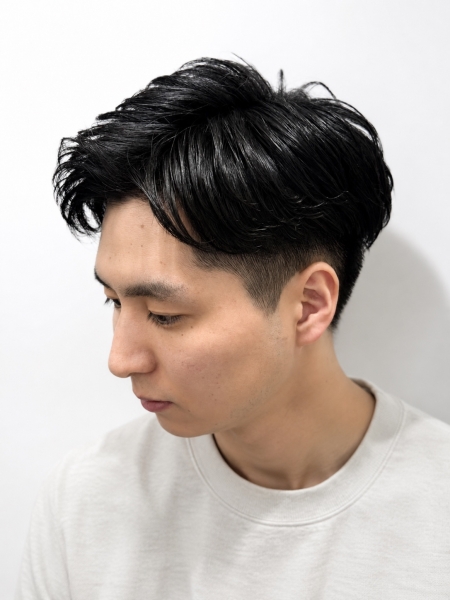 大人の刈り上げアップバング