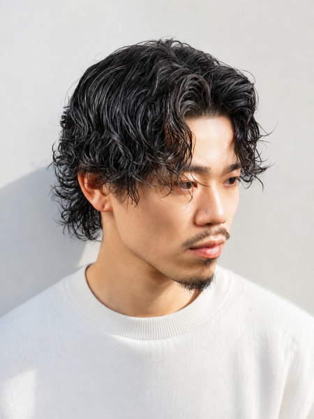 黒髪で決まる大人のメンズパーマ