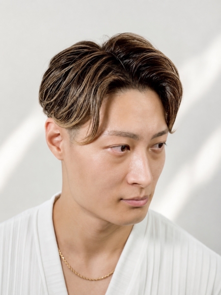 大人の色気を出すセンターパート