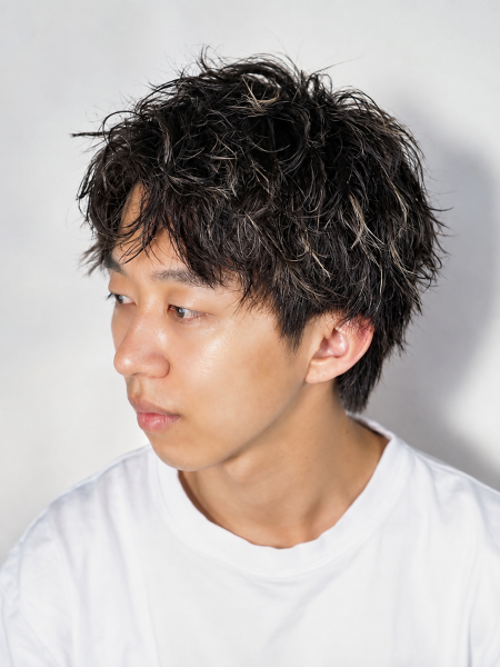 黒髪パーマで作る爽やかメンズヘア