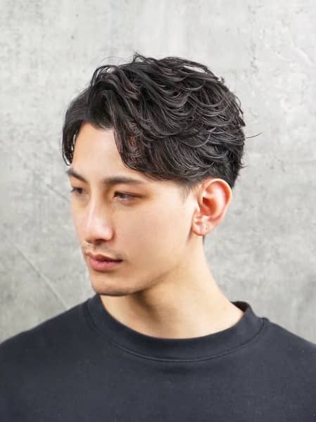大人の色気を引き出すセンターパート
