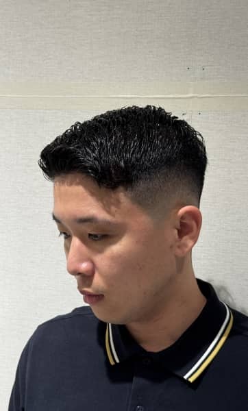 サイドパートで魅せる、大人の男の余裕と清潔感
