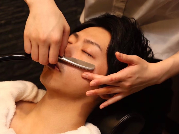 What Is Men’s Shaving? The Appeal of Japanese Shaving with a Razor