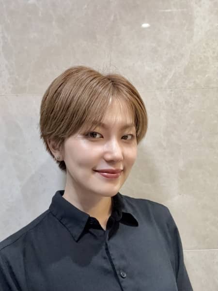 Ayaka  （Japanese female barber）